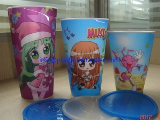 China La categoría alimenticia LENTICULAR PLÁSTICA modificó la taza cambiante Straw Cups del tirón para requisitos particulares plástico lenticular de 3D con la tapa proveedor